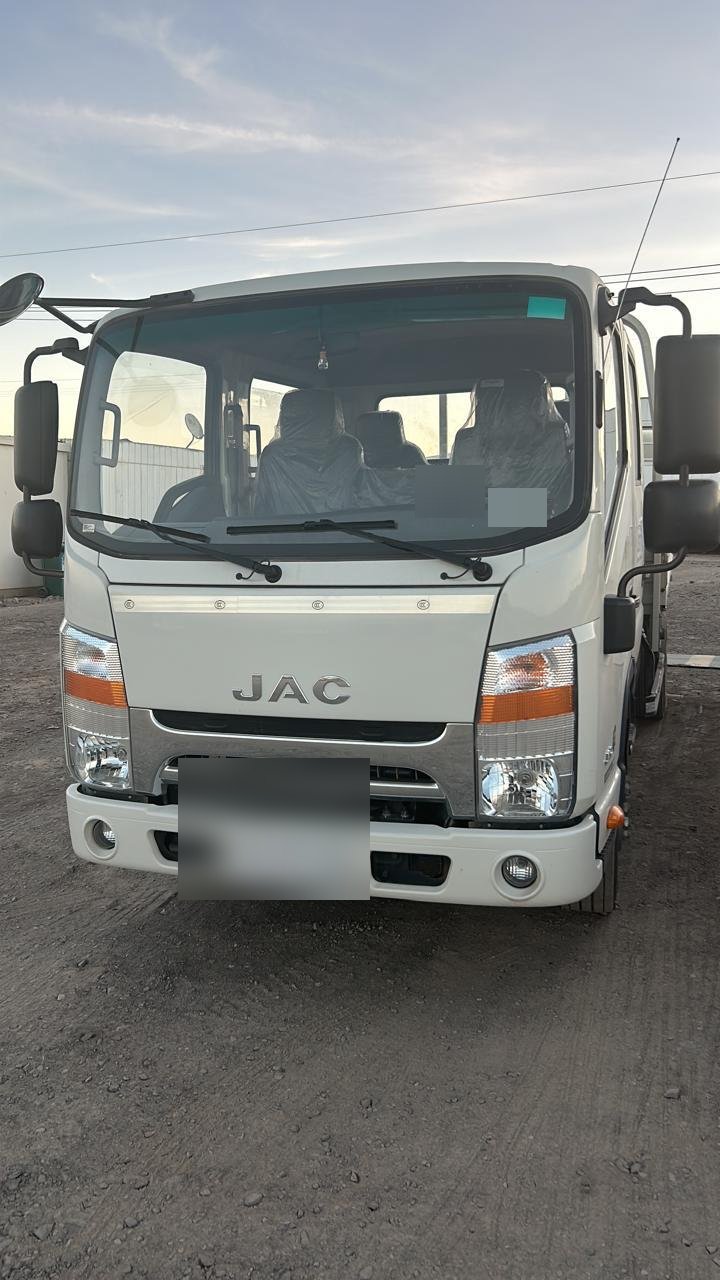 Camión tres cuartos JAC doble cabina para carga y cuadrillas