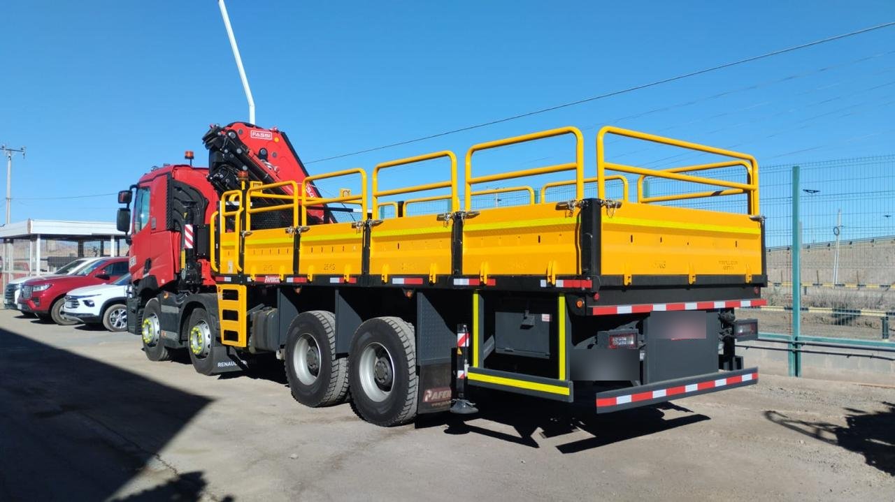 Camión pluma de 18 toneladas con grúa articulada