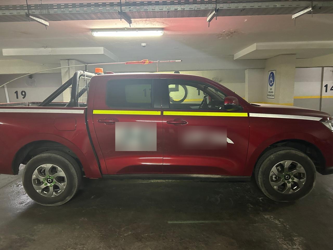 Camioneta GWM Poer 4x4 doble cabina con equipamiento minero