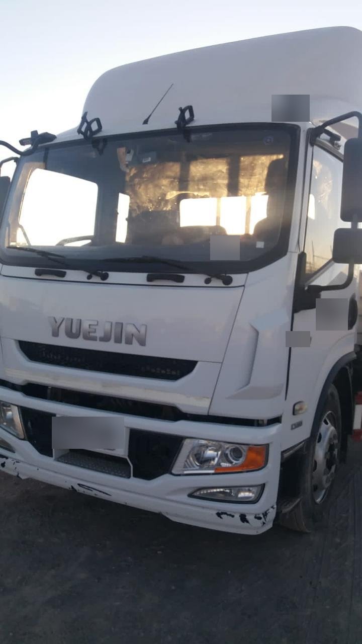 Camión Yuejin de carga mediana